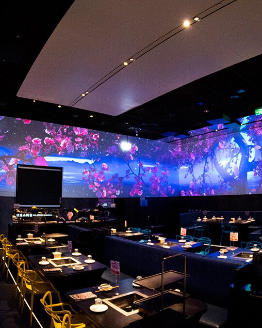 舌尖上的光影盛宴，索尼 3LCD 商用激光投影机营造沉浸式用餐环境