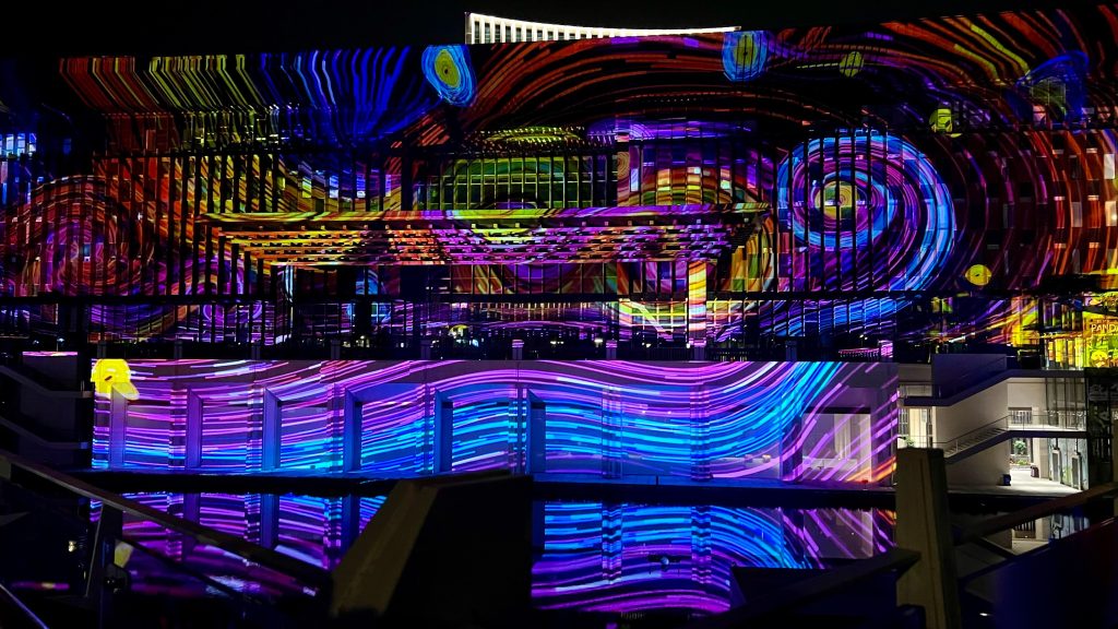 Theme Parks & Attractions Theme Parks & Attractions